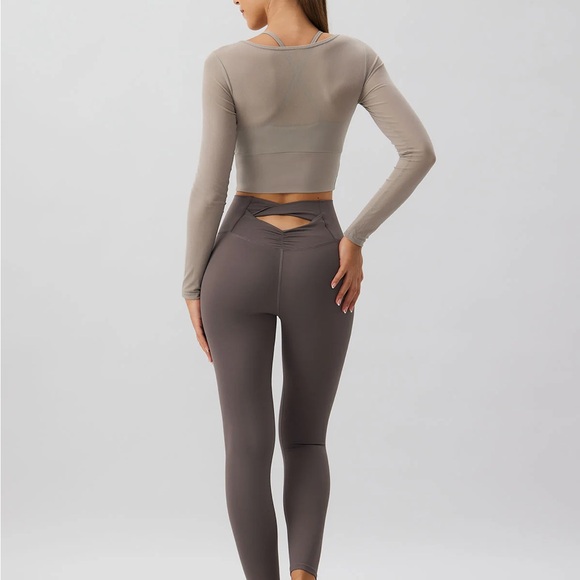Berlook Activewear Khaki Cut Out Long Sleeve Top - Picture 5 of 8